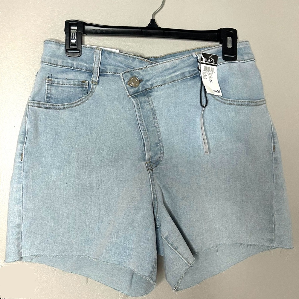 Rue21 Blue Jean Shorts Light Wash Summer Style - Picture 1 of 8